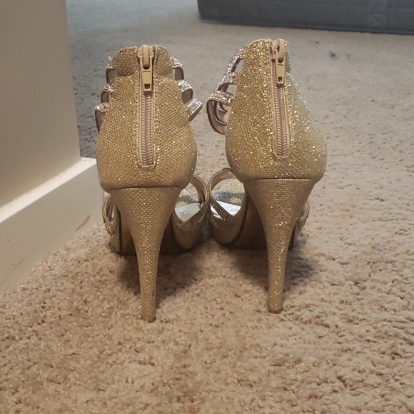 Heels - Picture 2 of 3